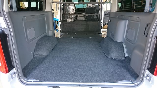 Nv350キャラバン 荷室ビニール貼り 車 バイクのキズ修理 板金塗装 全塗装 トラック架装 施工例 愛媛県松山市ナップファクトリー