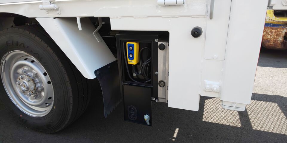 アトラス バイク積載車 バイク屋さん必見 車 バイクのキズ修理 板金塗装 全塗装 トラック架装 施工例 愛媛県松山市ナップファクトリー