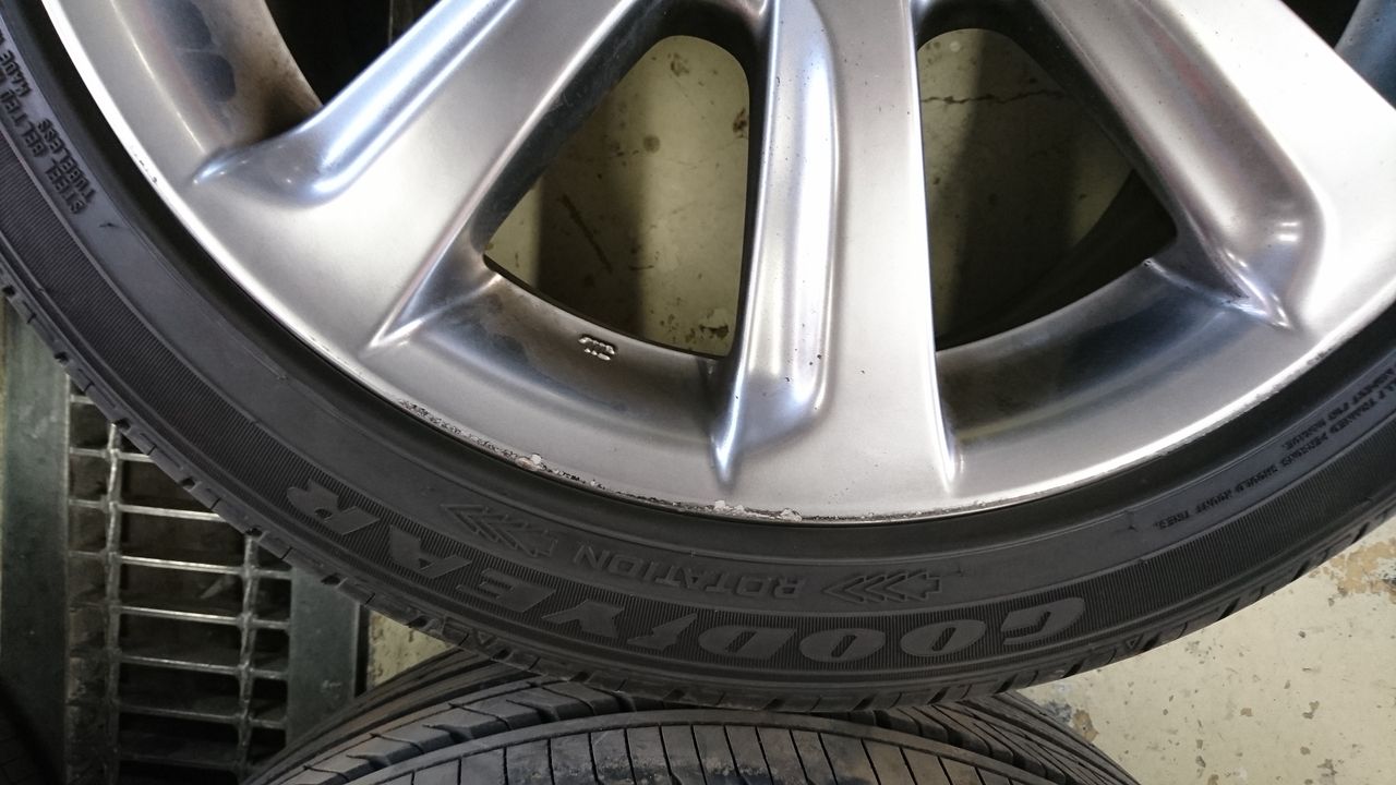 クラウン ホイールのガリ傷修理です 車 バイクのキズ修理 板金塗装 全塗装 トラック架装 施工例 愛媛県松山市ナップファクトリー