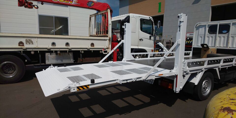 アトラス バイク積載車 バイク屋さん必見 車 バイクのキズ修理 板金塗装 全塗装 トラック架装 施工例 愛媛県松山市ナップファクトリー