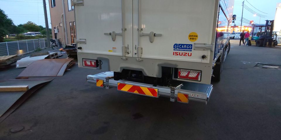 ギガ 全塗装 架装 車 バイクのキズ修理 板金塗装 全塗装 トラック架装 施工例 愛媛県松山市ナップファクトリー