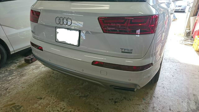 アウディq7 ヒッチメンバー取り付け 車 バイクのキズ修理 板金塗装 全塗装 トラック架装 施工例 愛媛県松山市ナップファクトリー アウディq7 ヒッチメンバー取り付け 車 バイクのキズ修理 板金塗装 全塗装 トラック架装 施工例 愛媛県松山市ナップファクトリー