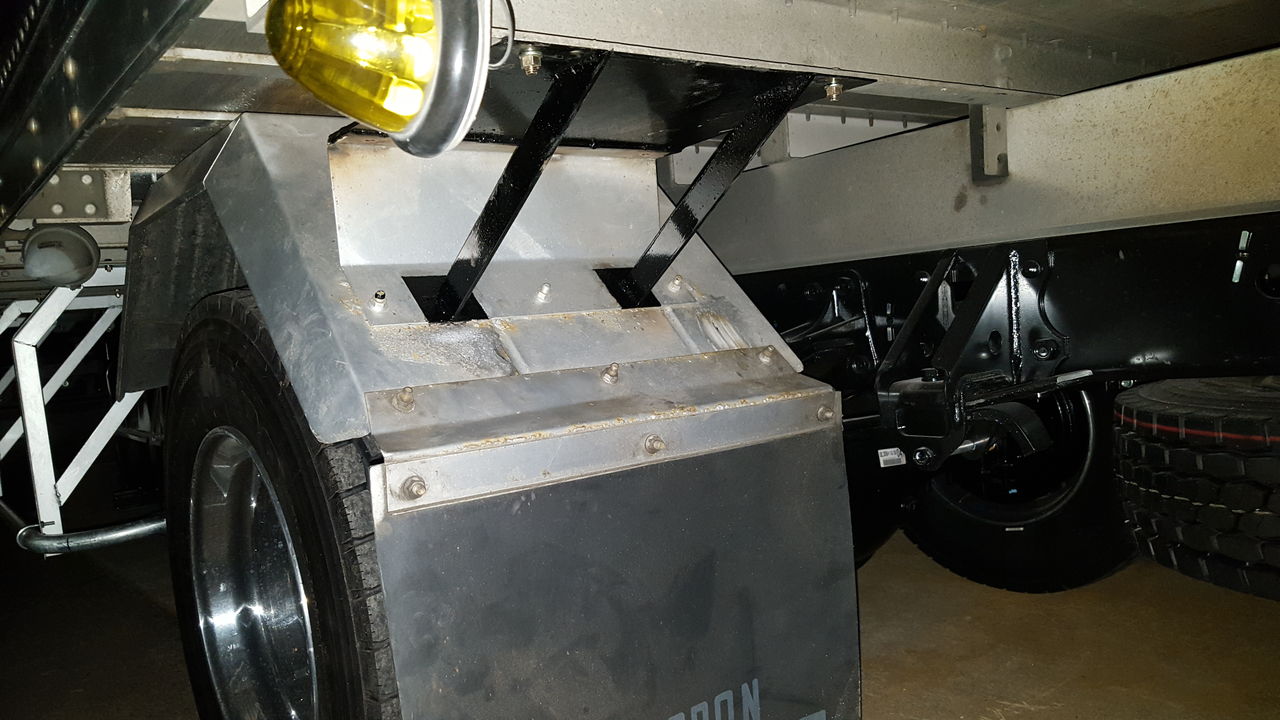 またまたトラック架装です 車 バイクのキズ修理 板金塗装 全塗装 トラック架装 施工例 愛媛県松山市ナップファクトリー