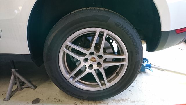 ポルシェ 純正ホイール塗装 車 バイクのキズ修理 板金塗装 全塗装 トラック架装 施工例 愛媛県松山市ナップファクトリー ポルシェ 純正ホイール塗装 車 バイクのキズ修理 板金塗装 全塗装 トラック架装 施工例 愛媛県松山市ナップファクトリー