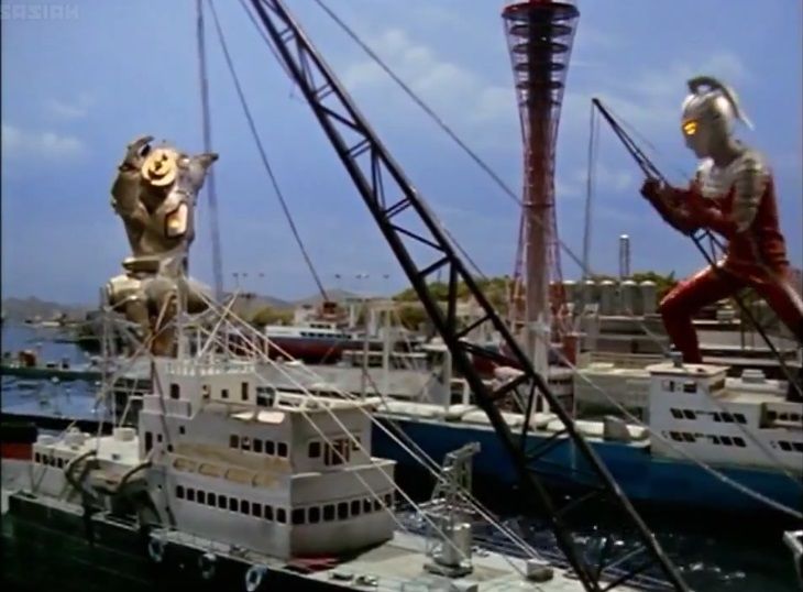 がいてきちょうぼう ウルトラセブンのキングジョー 神戸湾観光に一役 がいてきちょうぼう ウルトラセブンのキングジョー 神戸湾観光に一役