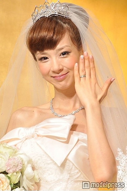 ほしのあき 花嫁姿披露の 美人百花 が過去最高売り上げ Nsakura77のブログ