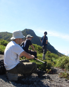 ������25