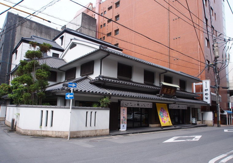 06