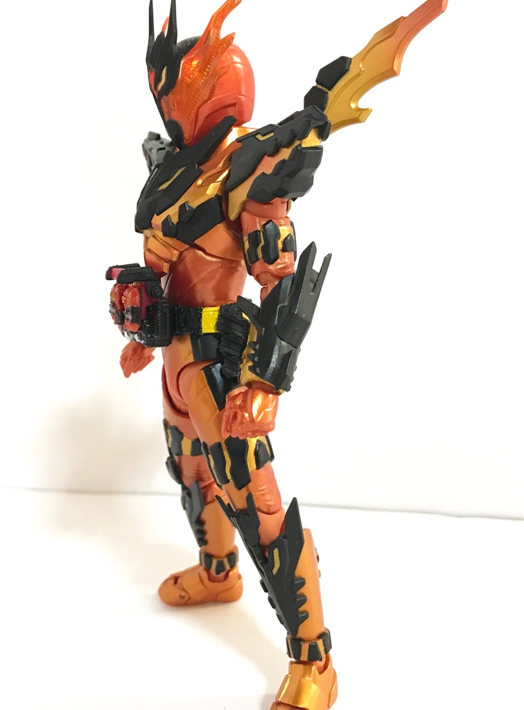 S.H.フィギュアーツ 仮面ライダークローズマグマ Amazon.co.jp: S.H.Figuarts 仮面ライダークローズマグマ : おもちゃ