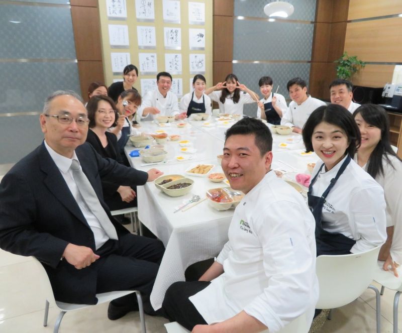 韓国の卒業式の日はジャジャン麺 てつ校長のひとり言 韓国の卒業式の日はジャジャン麺 てつ校長のひとり言