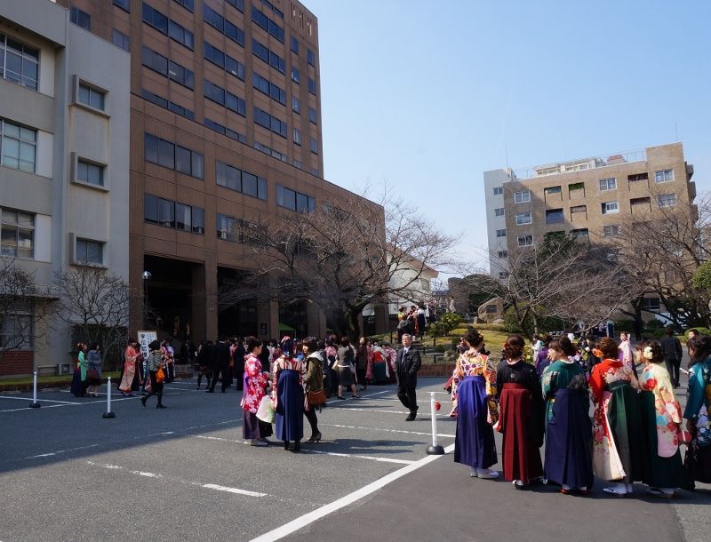 袴が制服 中村学園大学学位記授与式 てつ校長のひとり言 袴が制服 中村学園大学学位記授与式 てつ校長のひとり言