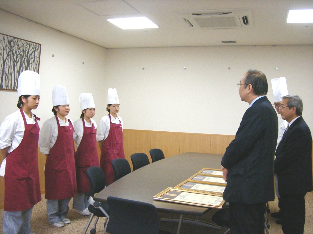 ｼﾞｬﾊﾟﾝｹｰｷｼｮｰで学生が金賞を取りました てつ校長のひとり言