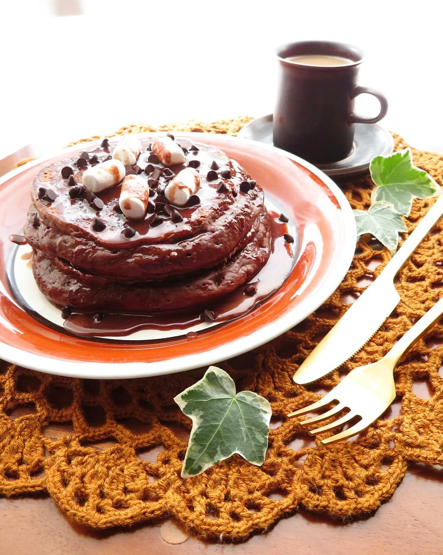 ふわふわココアパンケーキとビターチョコソース バレンタインレシピ Cafe Lusikka おうちで作るゆるカフェごはんレシピ