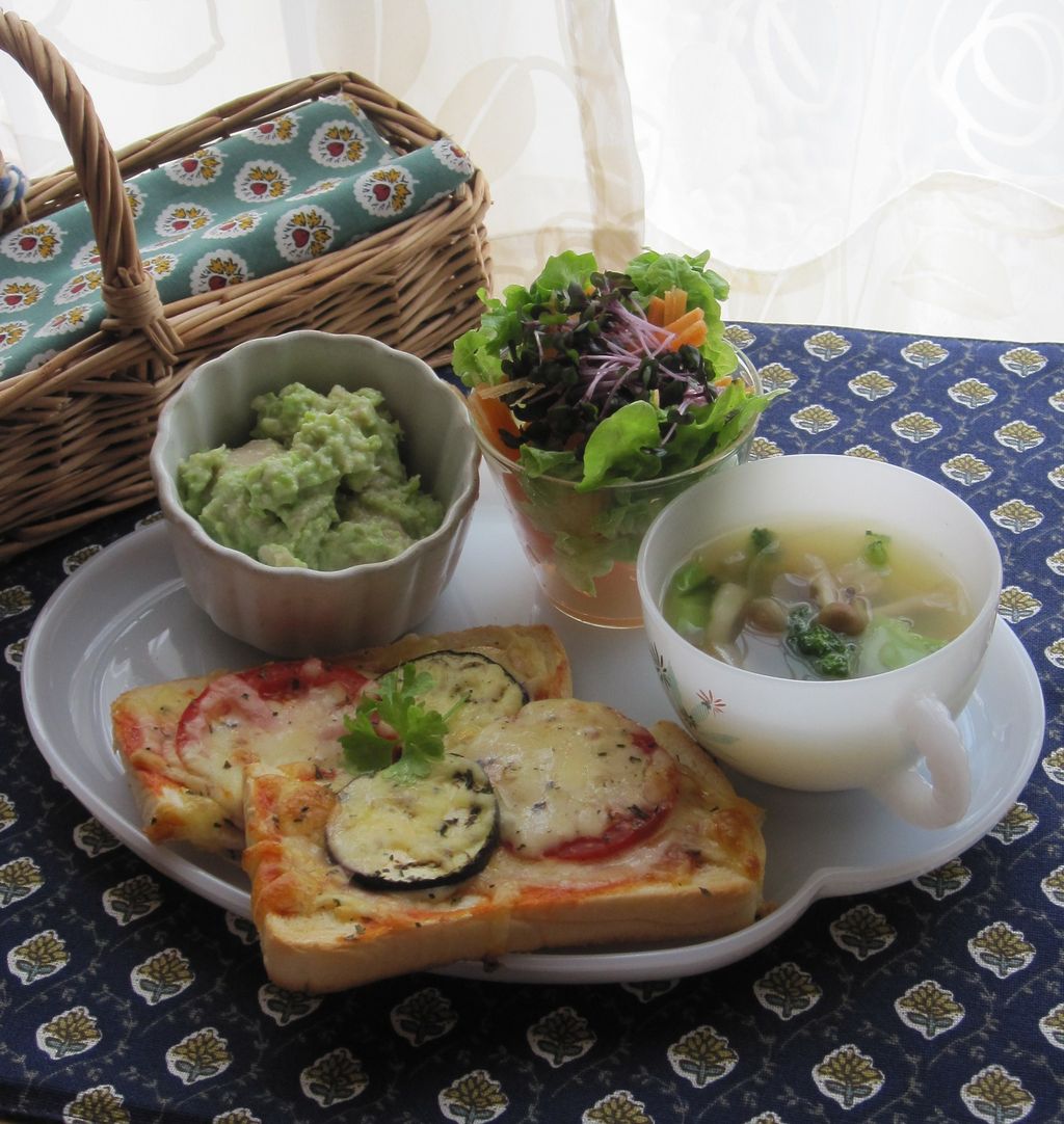 朝食ワンプレ 茄子 トマトのピザトーストとクミン風味の野菜スープ Cafe Lusikka 朝食ワンプレ 茄子 トマトのピザトーストとクミン風味の野菜スープ Cafe Lusikka