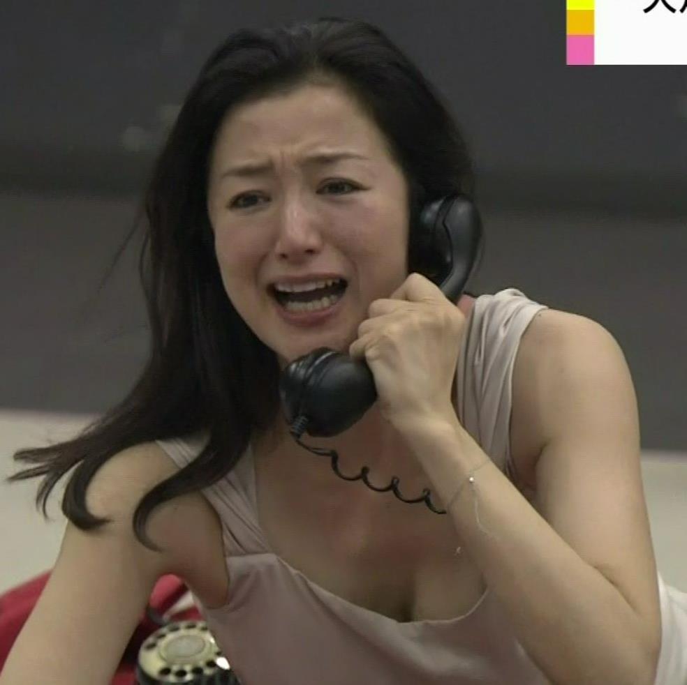鈴木京香が年下俳優の長谷川博己にハマった熟女画像動画でシコれ！ : 芸能アイドル熟女ヌードですねん
