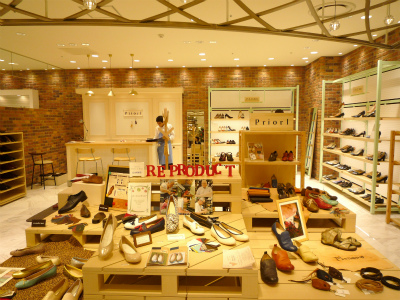 ルクアイーレ地下1階 小さいサイズ大きいサイズ そしてマドラスオーダー取り扱いのプリオール わたしの図書館