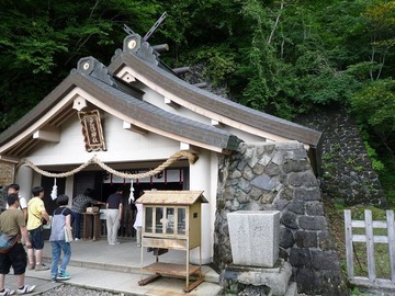 2288226_1317058781_145large