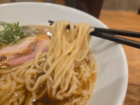 鴇(黒醤油・麺リフト)