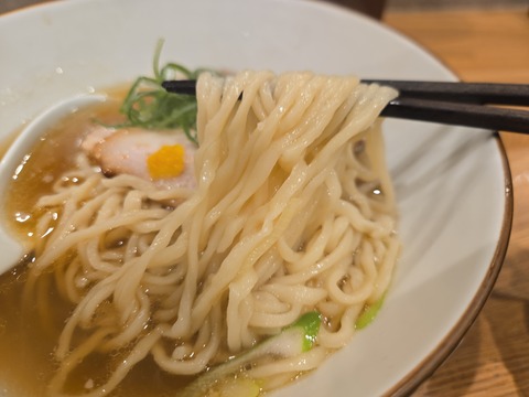 鴇(白醤油・麺リフト)