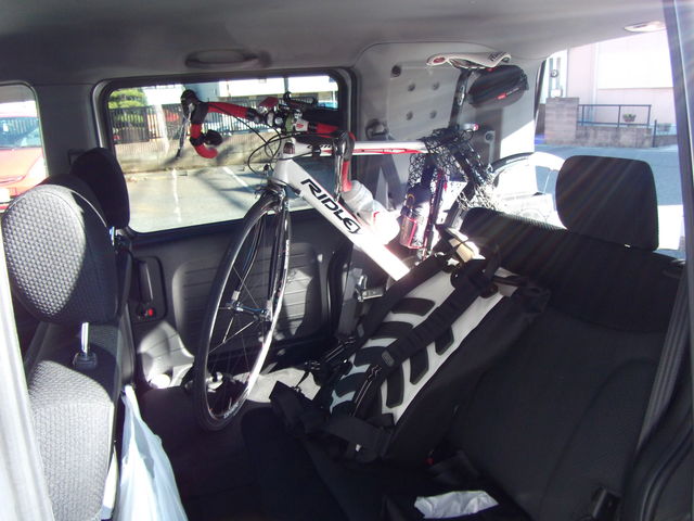 モビリオスパイク ロードバイク 車載 画像 雨の日にはバイクをみがいて