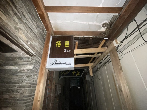 3AE77FB3-698C-4C41-B3F6-100D6B487D42