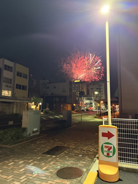 狩野川の近くでドーン！ 沼津リバーサイドホテルのあたりで花火を目撃。
