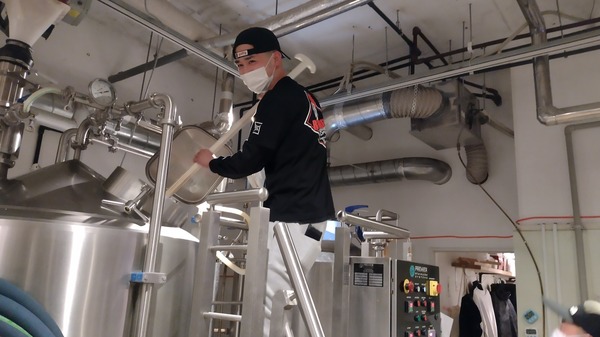 BC9CDB91-F404-49D3-BC9B-7B8C8728CAE6