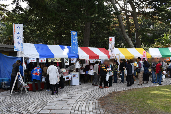戸田の御浜岬公園においしいものが大集合！11月1日は「戸田さんさんまつり」へ。