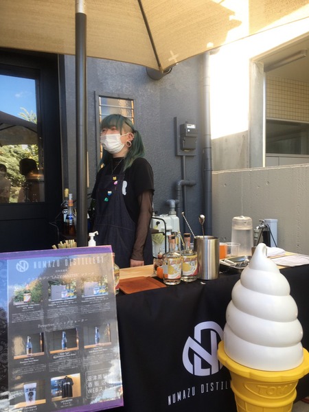 D6B5698E-CB63-4425-BCC1-12002B36A417