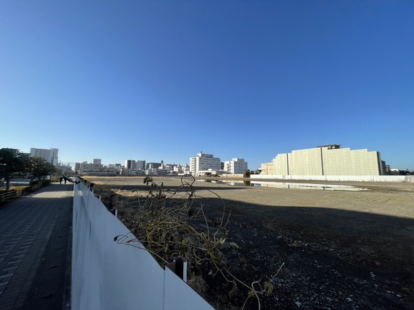 4B5DF605-04CE-4E03-BCB2-FA8AAB67DA9F