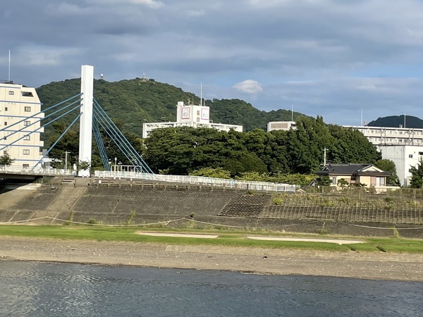 1F5BA791-5578-4EE6-9E43-AF4BF8D2F7E1