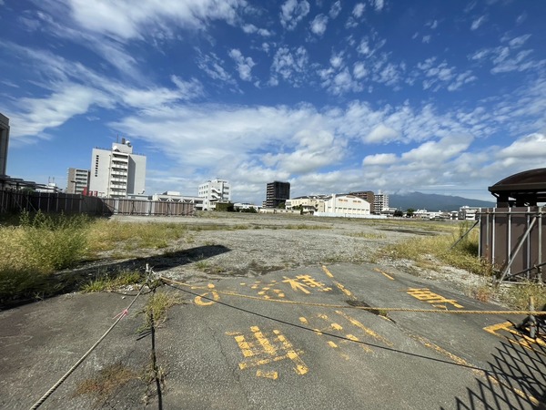 595E5935-7BE2-4D12-902A-96D40D1BC7D8