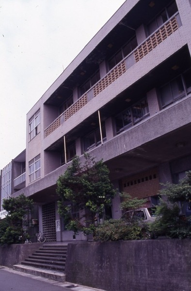 駿河図書館外観