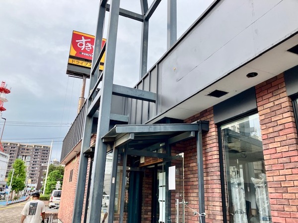 【改装中】え？一瞬閉店かと思っちゃった。すき家４１４号沼津三枚橋店、改装工事のため来月６日まで一時閉店（沼津市三枚橋町）