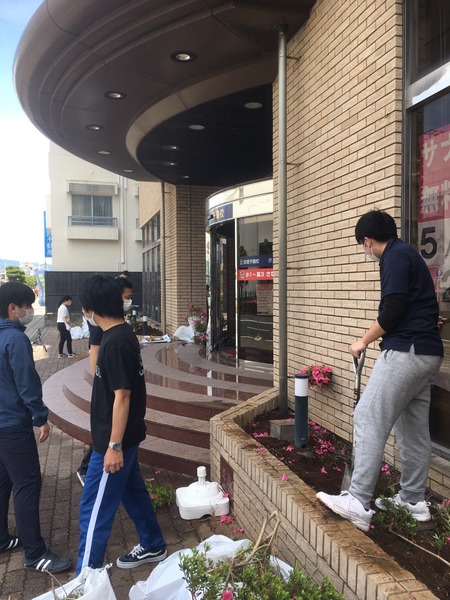 DFC77EAF-5072-4FFB-BE21-07E99A916320