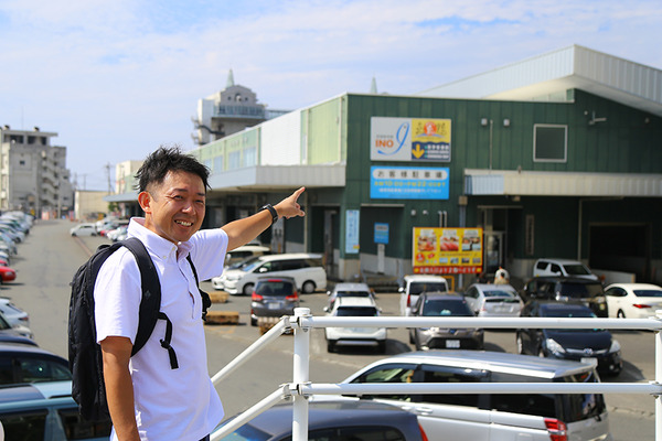 朝6時集合。でも行きたい。普段は入れない沼津魚市場の「セリツアー」今年もやるみたい。「朝食付き」が強い。