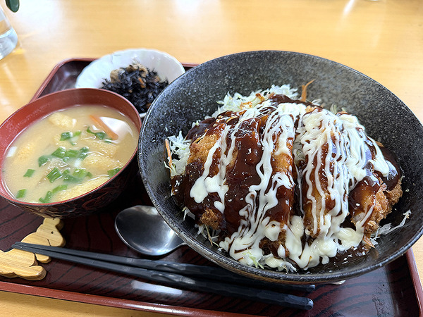 【ぬまつーグルメ】カレーにしようと思ってたのに。アスルファンにもおすすめしたいコーヒー＆喫茶沙羅でソースカツ丼をリピートしてしまった。（沼津市東椎路）