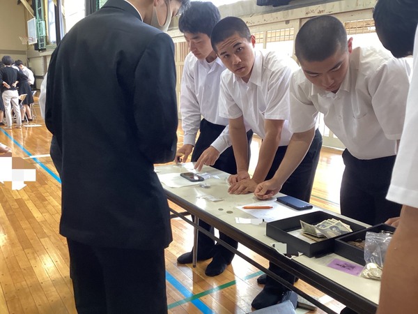 E792C862-5DCA-4F27-BB77-AB1D808A0C4D