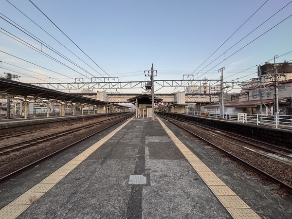 JR沼津駅3番4番線のホームを静岡方面にずぅーっと歩いてみた。