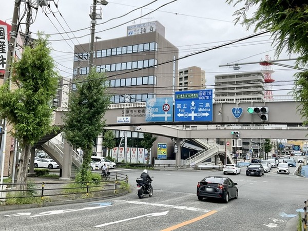 DEC7E5D9-2556-43D2-82BF-73DB9FB27F93