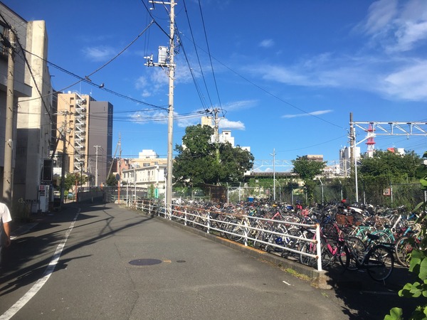 79F7C513-4A76-4140-A592-B80B5F7F9ABE