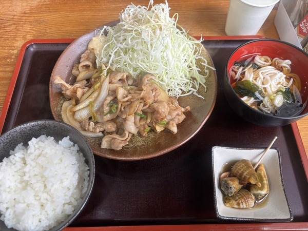 【ぬまつーグルメ】昨日に続き2日連続ｗ。沼津市戸田の喫茶セピアで、きょうは焼肉定食、食べてきた。何回もバウンドさせてしまった。(沼津市戸田)