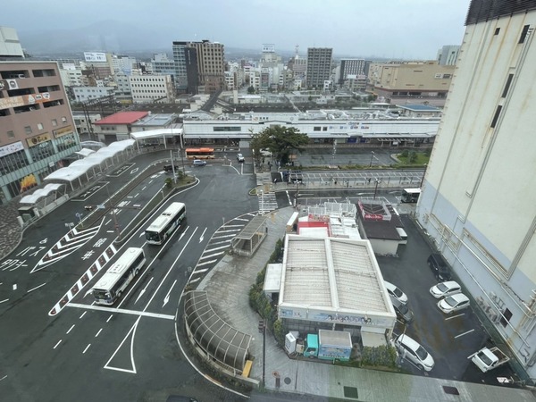 E6AAC0A6-42BB-4306-8C81-C49974EA4841