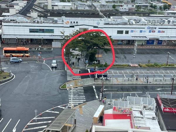 52819550-DE75-4125-92A4-FE3AAE295809