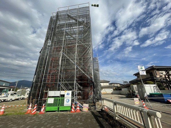 DC532C72-D80D-461F-8832-12A412D44F7F