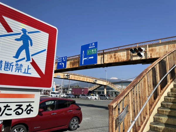 C8D89249-6F52-408E-9415-651E10CB7CC7