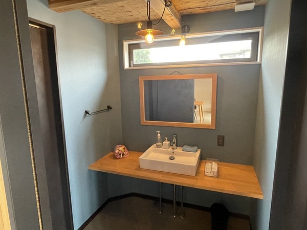 1B6B0DC1-1617-4F1E-8180-34E6825811B5