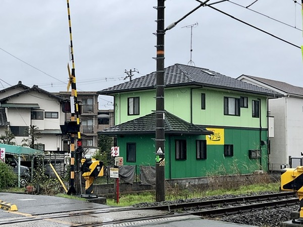 CF5303E1-DCA8-425C-954C-0389F4B2FAE3