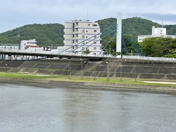 E10ABB2C-FE90-4B2A-B1FC-96F8E0E6627F