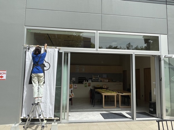 7EEC83E4-54DF-4E4A-A773-F4AB438DCB24